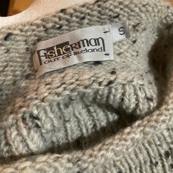 “Fisherman out of Ireland” 100% wool, made in Ireland sweater. - Picture 7 of 11